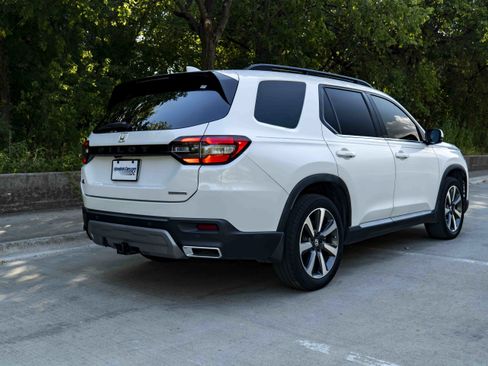 Used 2023 Honda Pilot Touring image 9