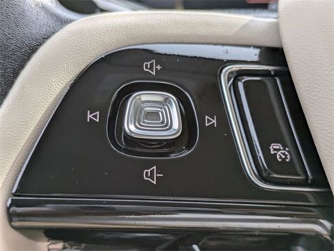 Used 2025 Lincoln Corsair Premiere image 23