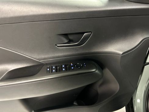 Used 2025 Hyundai Kona SEL image 12