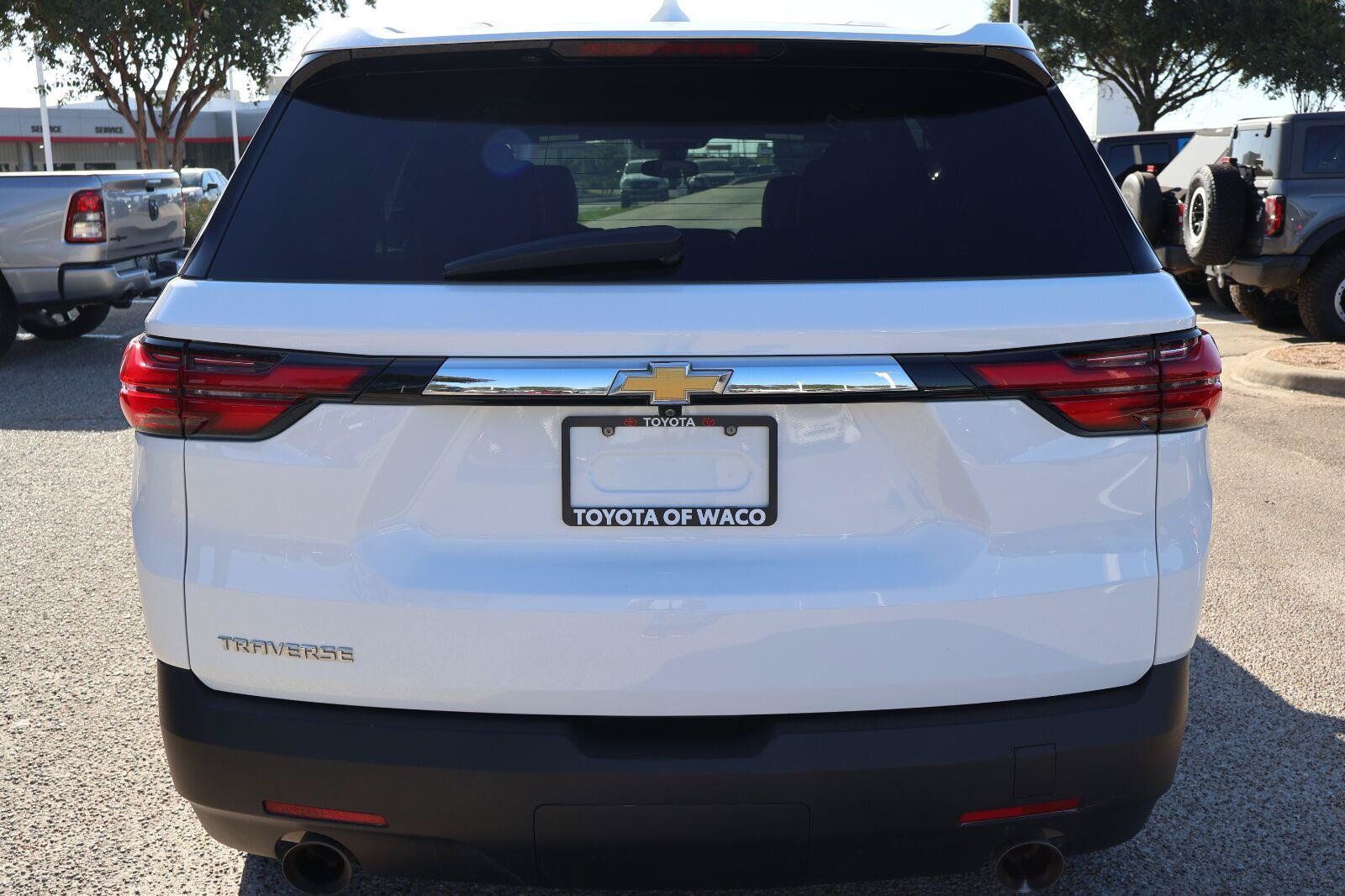 Used 2023 Chevrolet Traverse LS FWD image 4