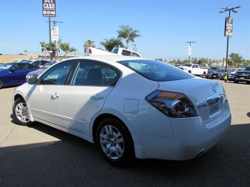 Used 2010 Nissan Altima 2.5 S FWD image 5