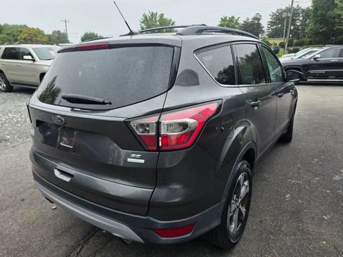 Used 2017 Ford Escape SE w/ Equipment Group 201A FWD image 5