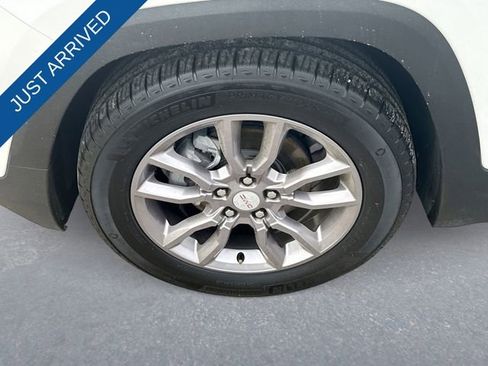 Used 2023 GMC Terrain SLT w/ Infotainment Package II image 10