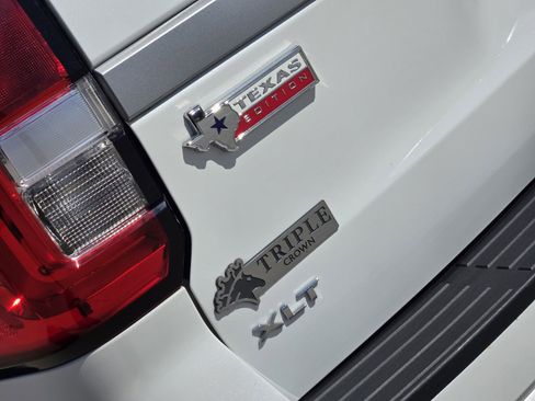 Certified 2023 Ford Expedition Max XLT image 11