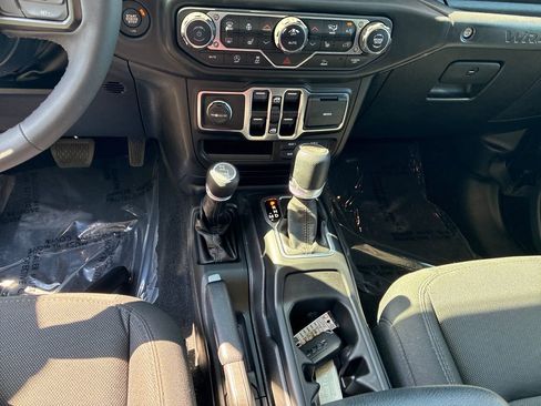 Used 2023 Jeep Wrangler Unlimited Sport AWD/4WD image 16