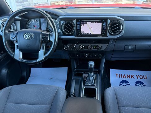 Used 2018 Toyota Tacoma TRD Off-Road image 10