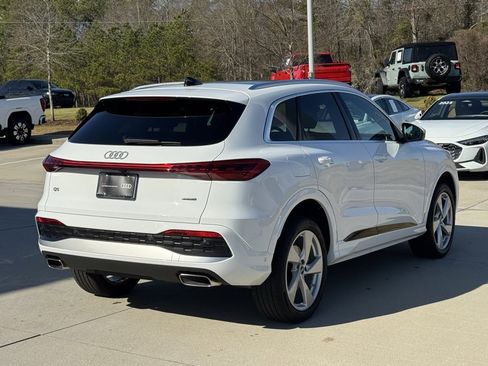 Used 2025 Audi Q5 2.0T Premium w/ Convenience Package image 13