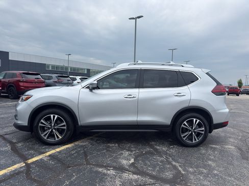 Used 2019 Nissan Rogue SV w/ Premium Package FWD image 6