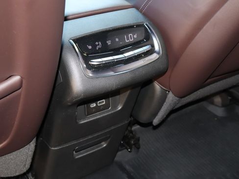 Used 2022 Cadillac XT6 Premium Luxury w/ Technology Package FWD image 21
