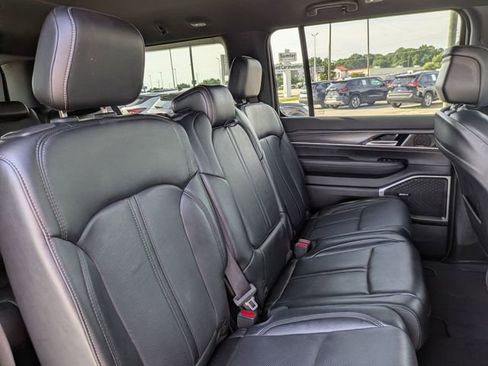 Used 2024 Jeep Wagoneer L Series II w/ Flexible Seating Group AWD/4WD image 32