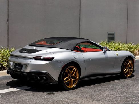 Used 2024 Ferrari Roma Spider image 5