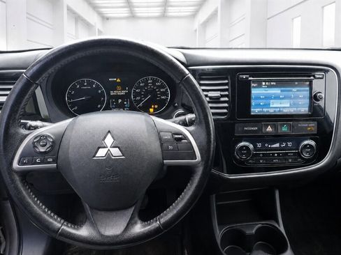 Used 2015 Mitsubishi Outlander SE AWD/4WD image 12