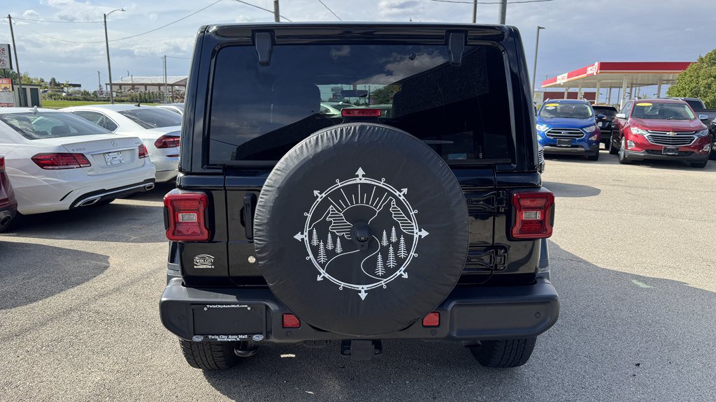 Used 2018 Jeep Wrangler Unlimited Sahara AWD/4WD image 7