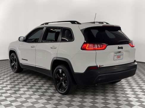 Used 2021 Jeep Cherokee Latitude Plus FWD image 3