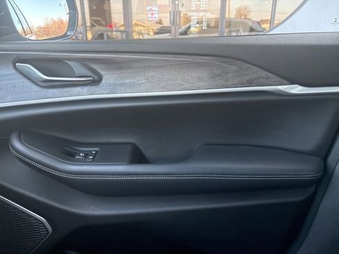 Used 2022 Jeep Grand Cherokee Limited image 25