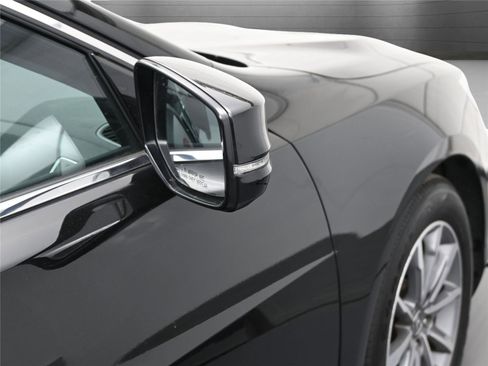 Used 2019 Acura TLX image 15