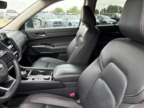 Used 2025 Nissan Pathfinder SL AWD/4WD image 29