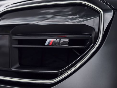 Used 2026 BMW M5 Touring AWD/4WD image 9