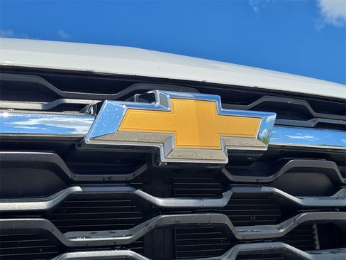 Used 2025 Chevrolet Trax LS image 32