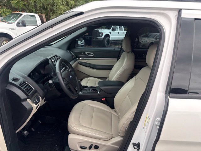 Used 2019 Ford Explorer XLT w/ Equipment Group 202A FWD image 12