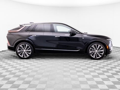 Certified 2025 Cadillac Lyriq Luxury w/ LPO, Floor Liner Package AWD/4WD image 6