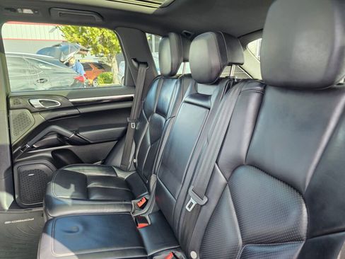 Used 2017 Porsche Cayenne image 18