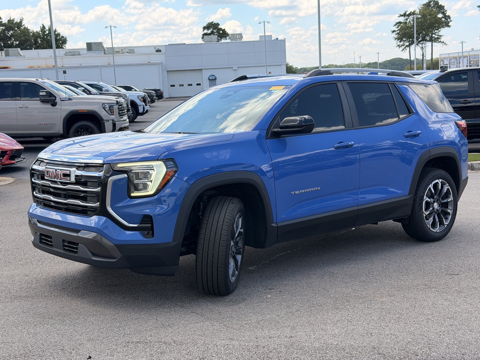 Used 2025 GMC Terrain Elevation w/ Elevation Premium Package AWD/4WD image 7