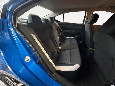 Used 2022 Nissan Versa SV image 11