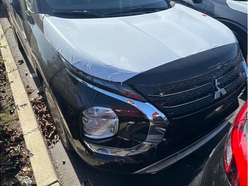 Used 2025 Mitsubishi Outlander 4WD Plug-In Hybrid image 2