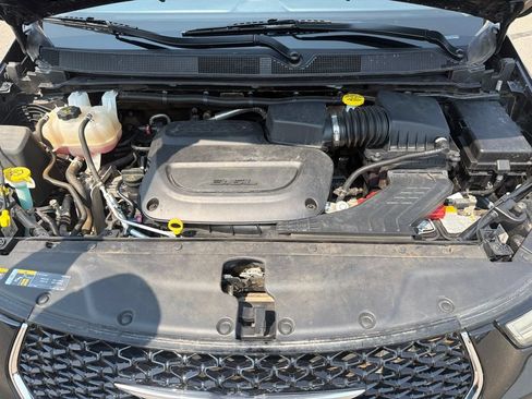 Used 2023 Chrysler Pacifica Touring-L w/ Uconnect Theater Family Group AWD/4WD image 37