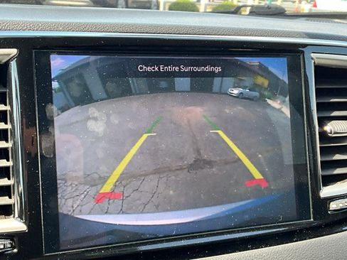 Used 2024 Chrysler Pacifica Touring-L FWD image 6