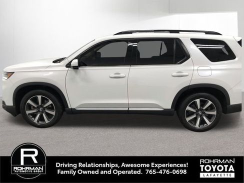 Used 2023 Honda Pilot Touring image 3