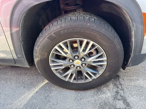 Used 2024 Chevrolet Traverse LT image 4