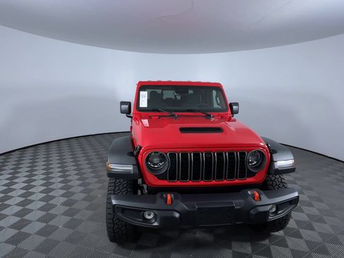 Used 2025 Jeep Gladiator Mojave w/ Convenience Group AWD/4WD image 3