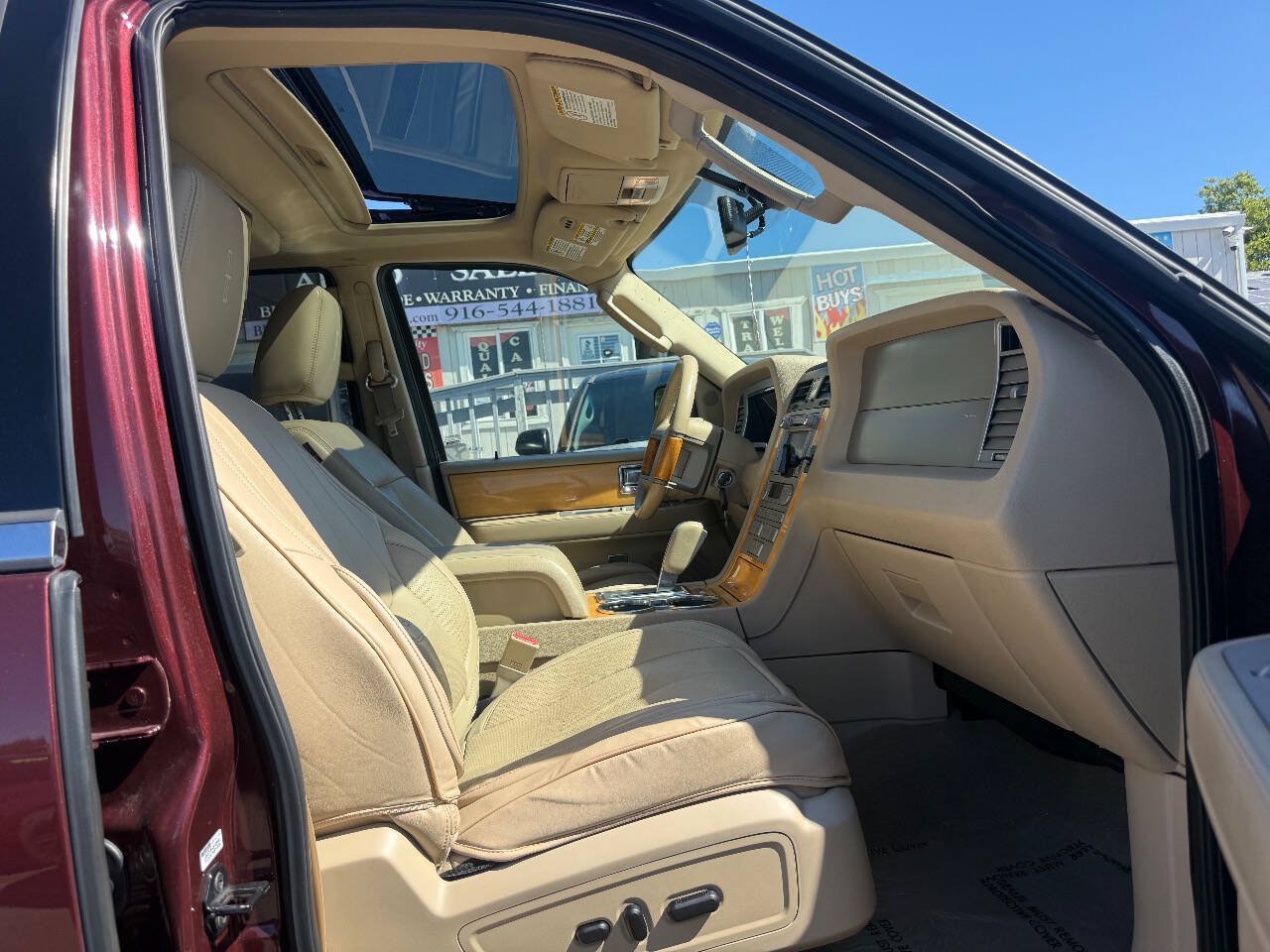 Used 2010 Lincoln Navigator 4WD image 16