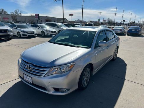 Used 2011 Toyota Avalon Limited image 3