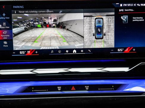 Used 2025 BMW i5 M60 w/ Premium Package image 24