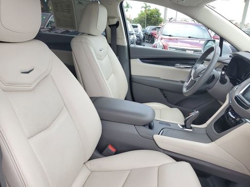 Used 2018 Cadillac XT5 Luxury w/ Driver Awareness Package image 23