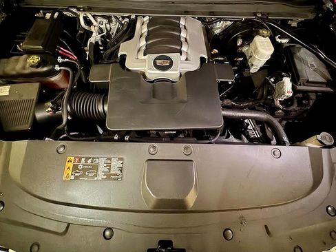 Used 2018 Cadillac Escalade Platinum image 12