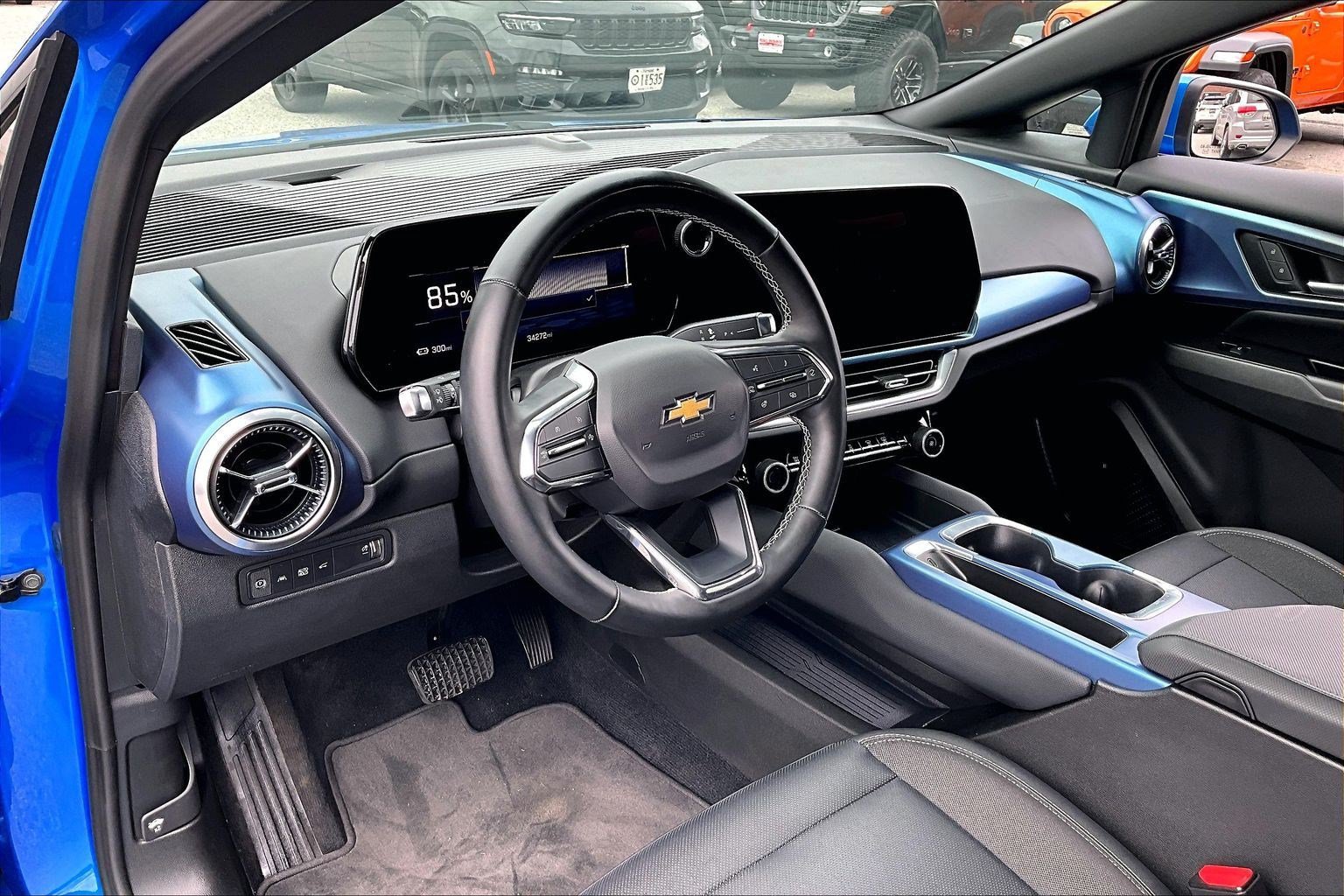 Used 2025 Chevrolet Equinox EV LT w/ Convenience Package FWD image 11