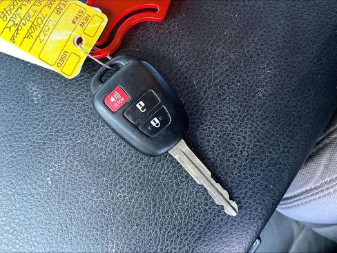 Used 2022 Toyota Tacoma SR5 image 34