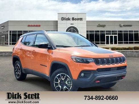 Used 2026 Jeep Compass Trailhawk AWD/4WD image 1
