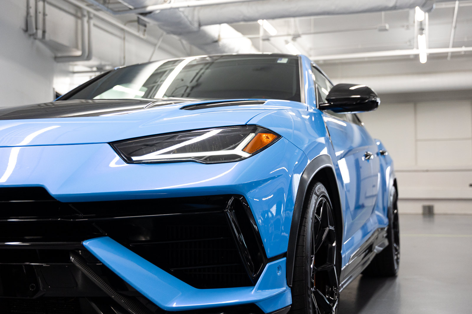 Used 2024 Lamborghini Urus Performante AWD/4WD image 12