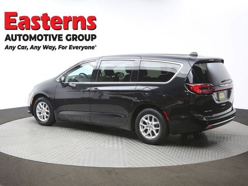 Used 2023 Chrysler Pacifica Touring-L FWD image 62