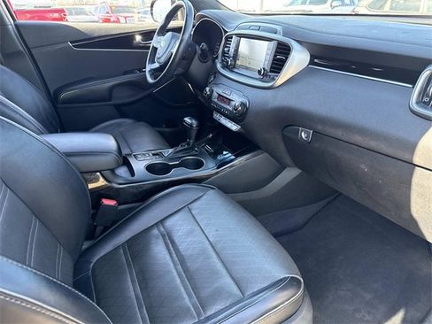 Used 2019 Kia Sorento SX image 17