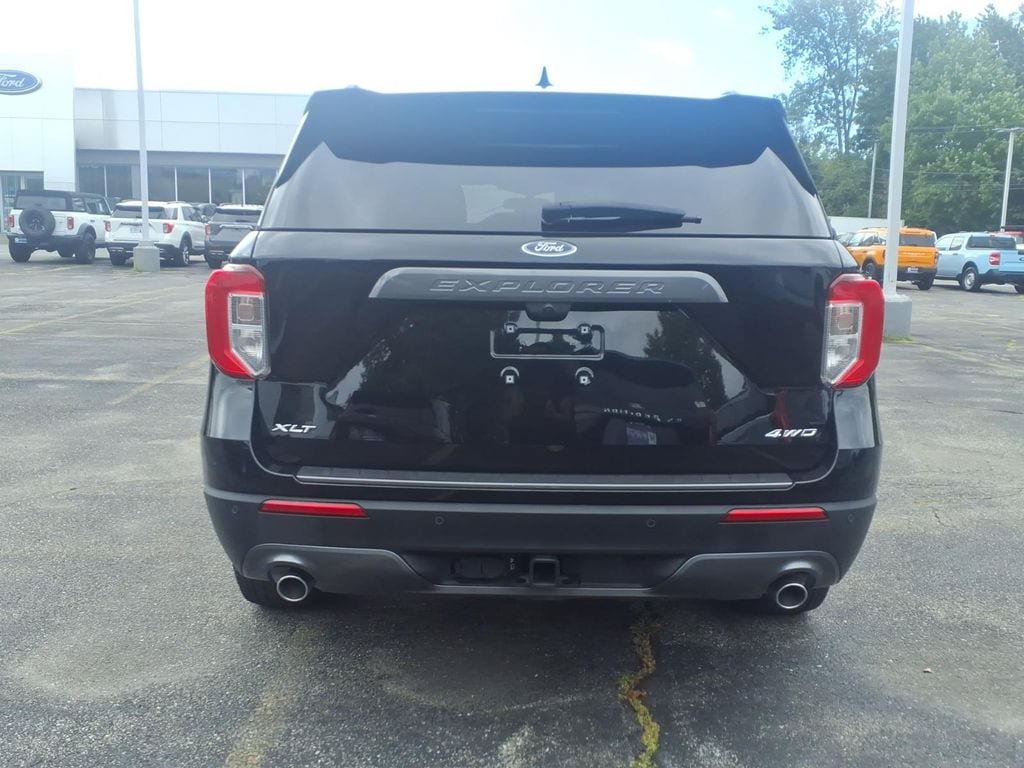 Used 2023 Ford Explorer XLT w/ Equipment Group 202A AWD/4WD image 7