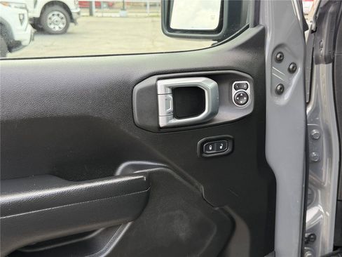Used 2022 Jeep Wrangler Unlimited Sport AWD/4WD image 12