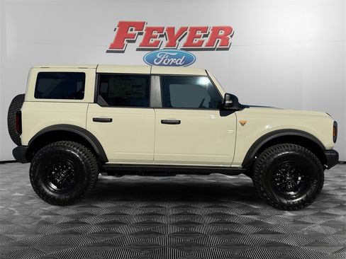 New 2025 Ford Bronco Badlands image 8