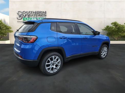 New 2025 Jeep Compass Latitude w/ Altitude Special Edition AWD/4WD image 5