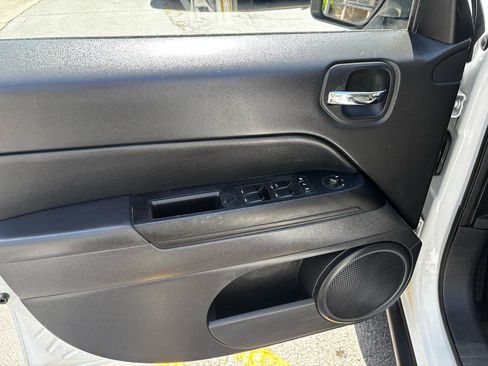 Used 2016 Jeep Patriot 75th Anniversary w/ Power Value Group AWD/4WD image 14